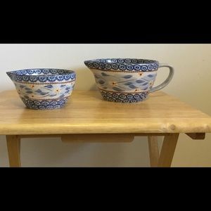Pair of Temptations nesting sauce/gravy bowls.